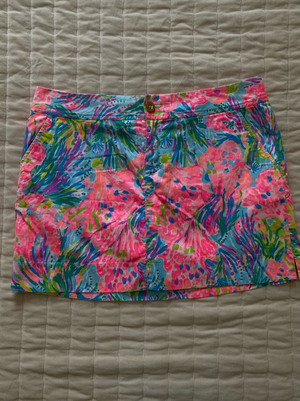 Lilly Pulitzer Nicki Skort
"Fan Sea Pants" Like New Size 12 - Picture 2 of 6